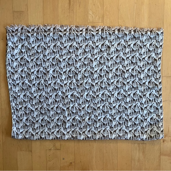 2/$20 Giraffe scarf J.Crew NWOT - Picture 2 of 9